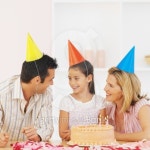 Parents celebrating daughters (9-10) birthday 이미지 (skd253109sdc) - 게티이미지뱅크 Parents celebrating daughters (9-10)... 