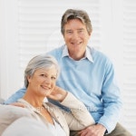 Front view portrait of a mature couple sitting on sofa relaxing 이미지 (skd230067sdc) - 게티이미지뱅크 Front view portrait... 