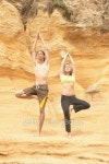 Young couple performing stretching exercises on a rock 이미지 (bldtr040104) - 게티이미지뱅크 Young couple performing... 