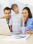 parents and their son in front of a laptop 이미지 (stk326007rkn) - 게티이미지뱅크 parents and their son in front of a laptop