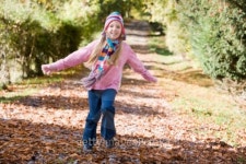 Young girl outdoors at park running on path smiling (selective focus) 이미지 (84462902) - 게티이미지뱅크 Young girl outdoors... 