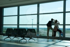 waiting in airport 이미지 (144190407) - 게티이미지뱅크 waiting in airport