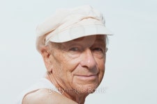 Senior man wearing a cap 이미지 (56973425) - 게티이미지뱅크 Senior man wearing a cap