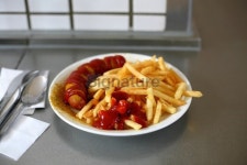 Curry frankfurter with French fries and ketchup 이미지... 게티이미지뱅크 Curry frankfurter with French fries and ketchup