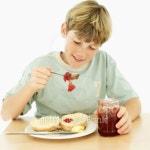 Young boy (12-13) putting jam on bread with a spoon 이미지 (57300304) - 게티이미지뱅크 Young boy (12-13) putting jam on bread... 