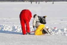 Skaters on a Lake 이미지 (91405644) - 게티이미지뱅크 Skaters on a Lake