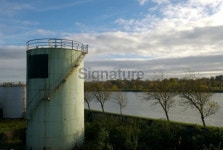 Disused Oil Storage Tank 이미지 (89350055) - 게티이미지뱅크 Disused Oil Storage Tank