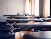 Row of massage tables 이미지 (98265012) - 게티이미지뱅크 Row of massage tables