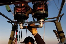 Piloting a hot air balloon 이미지 (172391962) - 게티이미지뱅크 Piloting a hot air balloon