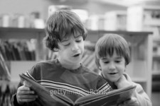 브라더스트래이딩 주식회사 | Brother Reading a Book 이미지 (95795580) - 게티이미지뱅크 Brother Reading a Book
