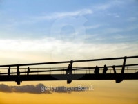 Pedestrian bridge 이미지 (89889697) - 게티이미지뱅크 Pedestrian bridge