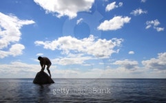 man on the stone 이미지 (95885022) - 게티이미지뱅크 man on the stone