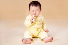 Baby (6-9 months) with thermometer in mouth 이미지 (83118593) - 게티이미지뱅크 Baby (6-9 months) with thermometer in mouth