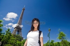 Young girl at the Eiffel Tower 이미지 (172733950) - 게티이미지뱅크 Young girl at the Eiffel Tower