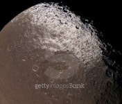 Saturns moon Iapetus. 이미지 (84518929) - 게티이미지뱅크 Saturns moon Iapetus.