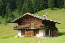 Alpin hut with solar energy 이미지 (172989190) - 게티이미지뱅크 Alpin hut with solar energy