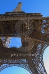 The Eiffel Tower from underneath 이미지 (145130005) - 게티이미지뱅크 The Eiffel Tower from underneath