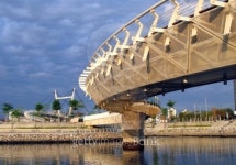 Curved Bridge for Pedestrian 이미지 (92740199) - 게티이미지뱅크 Curved Bridge for Pedestrian