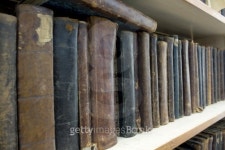 Book shelf with ancient books. 이미지 (147257009) - 게티이미지뱅크 Book shelf with ancient books.