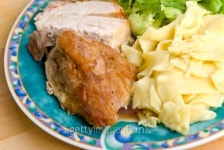 feast roasted slices of turkey with pasta,lettuce 이미지... 게티이미지뱅크 feast roasted slices of turkey with pasta,lettuce