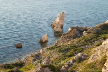 A coastline with many big rocks. 이미지 (94544139) - 게티이미지뱅크 A coastline with many big rocks.
