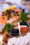 Big plate with red and black caviar  at russian restaurant.... 이미지 (146880527) - 게티이미지뱅크 Big plate with red and... 