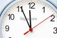 clock showing 5 minutes to 12 이미지 (172775638) - 게티이미지뱅크 clock showing 5 minutes to 12