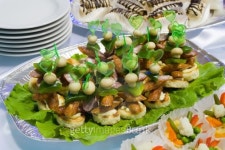Catering buffet style - sandwiches with sausages on lettuce 이미지 (145185934) - 게티이미지뱅크 Catering buffet style... 