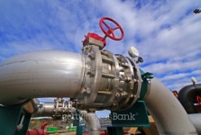 Pipes, bolts, valves against blue sky 이미지 (101139364) - 게티이미지뱅크 Pipes, bolts, valves against blue sky