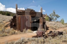 Garage, Truck and House in a Ghost Town 이미지 (94251145) - 게티이미지뱅크 Garage, Truck and House in a Ghost Town