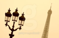 Street lamp and the Eiffel tower 이미지 (95083575) - 게티이미지뱅크 Street lamp and the Eiffel tower
