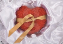 red fluffy heart with golden ribbon 이미지 (92410416) - 게티이미지뱅크 red fluffy heart with golden ribbon
