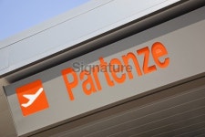 Airport sign # 36 XXXL 이미지 (176071055) - 게티이미지뱅크 Airport sign # 36 XXXL