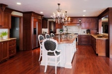 Rich Classic Kitchen; Hardwood Custom Cabinetry, Floors, Granite Counters, Chandelier 이미지 (453495283) - 게티이미지뱅크... 