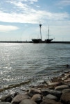 A ship on a sea front 이미지 (95286094) - 게티이미지뱅크 A ship on a sea front