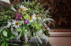 Informal flower arrangement with English garden blooms 이미지 (176005407) - 게티이미지뱅크 Informal flower arrangement with... 