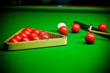 Playing snooker game 이미지 (176073066) - 게티이미지뱅크 Playing snooker game