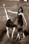 Ballerinas stretching 이미지 (101190015) - 게티이미지뱅크 Ballerinas stretching