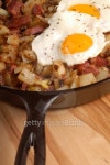 Corned beef hash and egg breakfast 이미지 (147285893) - 게티이미지뱅크 Corned beef hash and egg breakfast