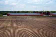 Modern farm with solar panels and a plowed field 이미지 (173929156) - 게티이미지뱅크 Modern farm with solar panels and a... 