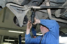 auto mechanic repairs automobile 이미지 (100247027) - 게티이미지뱅크 auto mechanic repairs automobile