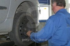 auto mechanic repairs automobile 이미지 (100244306) - 게티이미지뱅크 auto mechanic repairs automobile