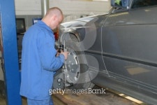 auto mechanic repairs automobile 이미지 (100138884) - 게티이미지뱅크 auto mechanic repairs automobile