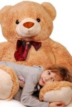 little girl with big teddy bear 2 이미지 (101829549) - 게티이미지뱅크 little girl with big teddy bear 2