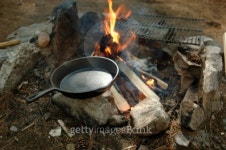 Cooking by the Campfire 이미지 (92046523) - 게티이미지뱅크 Cooking by the Campfire