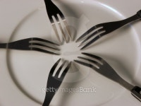 forks on plate 4 이미지 (101768420) - 게티이미지뱅크 forks on plate 4