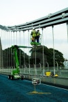 Construction work on a suspension bridge. 이미지 (156207434) - 게티이미지뱅크 Construction work on a suspension bridge.
