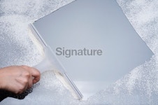 Wiping and cleaning away the snow 이미지 (124237166) - 게티이미지뱅크 Wiping and cleaning away the snow