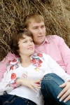 He and she in a haystack. 이미지 (155228963) - 게티이미지뱅크 He and she in a haystack.