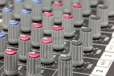 153오디오랩 주식회사(153audiolab Co., Ltd) | closeup of audio mixing console 이미지 (153758674) - 게티이미지뱅크 closeup of audio mixing console